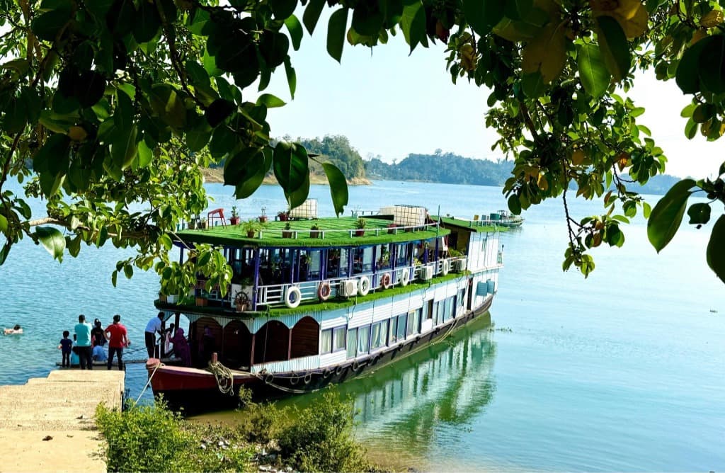 Royal Adventure - A Luxury Pleasure Boat Kaptai Lake houseboat