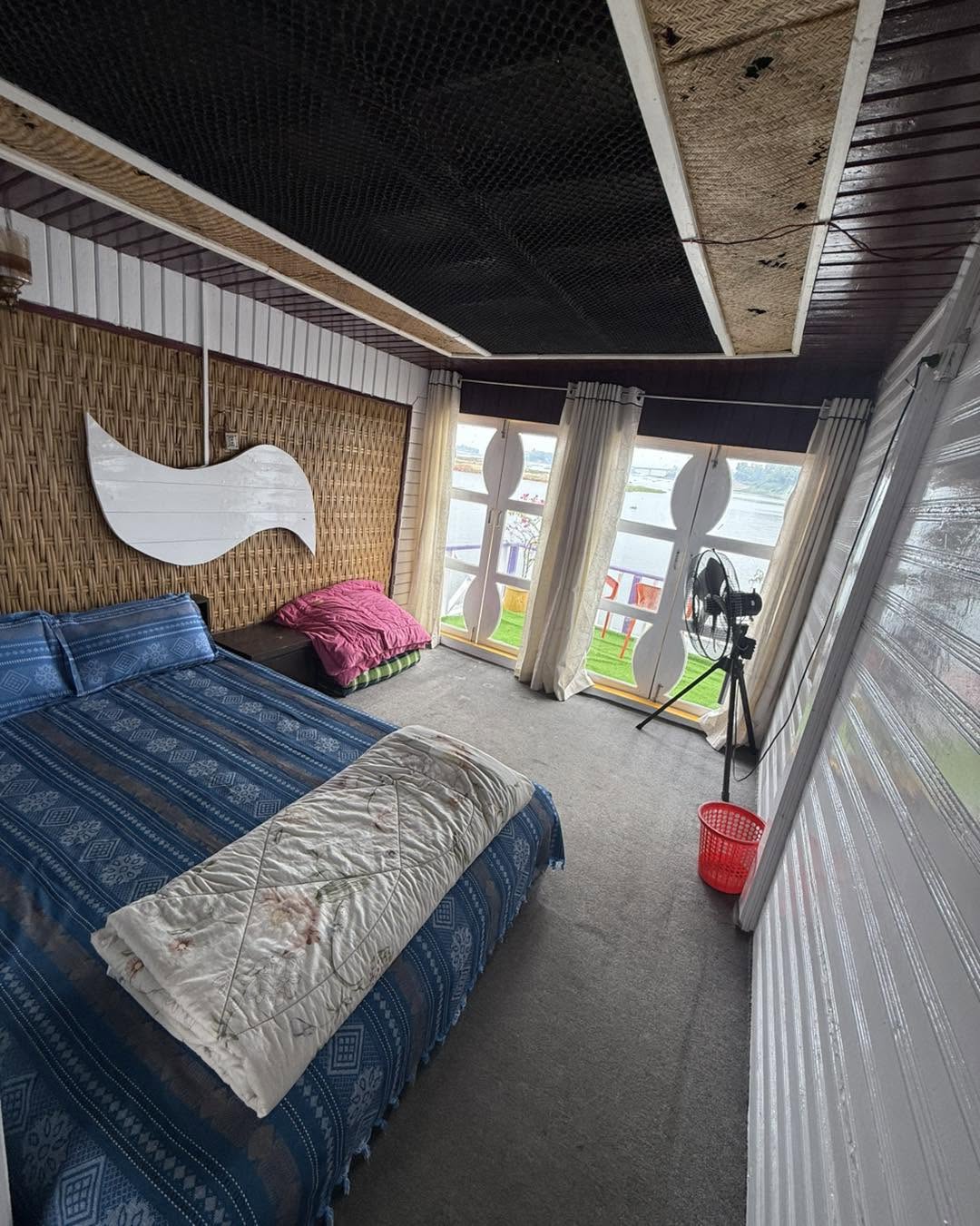 Premium Bed Cabin